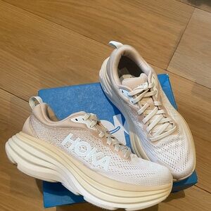 Hoka Bondi 8 size 6 NWT